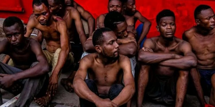 Kinshasa: 80 présumés criminels interpellés après le bouclage organisé au camp Lufungula (communiqué)