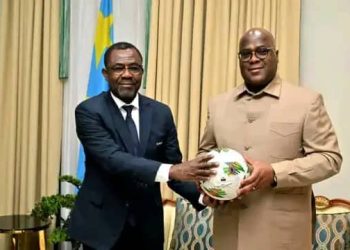 Sport: Le développement du football en RDC, au centre des échanges entre Tshisekedi et le secrétaire général de la CAF Véron Mosengo