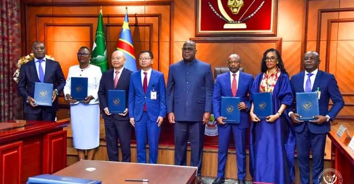 Coopération : Felix Antoine Tshisekedi a présidé la cérémonie de la signature du contrat minier renégocié avec le Groupement des entreprises chinoises (GEC)