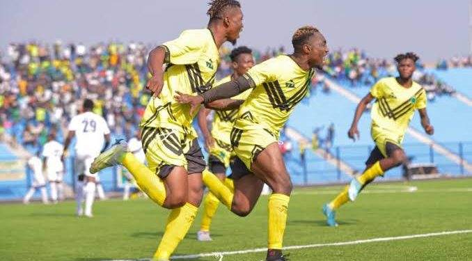 LINAFOOT : Pour avoir accordé un faux penalty en faveur de l’AS V Club contre les Aigles du Congo, l’arbitre du match est suspendu (Document)