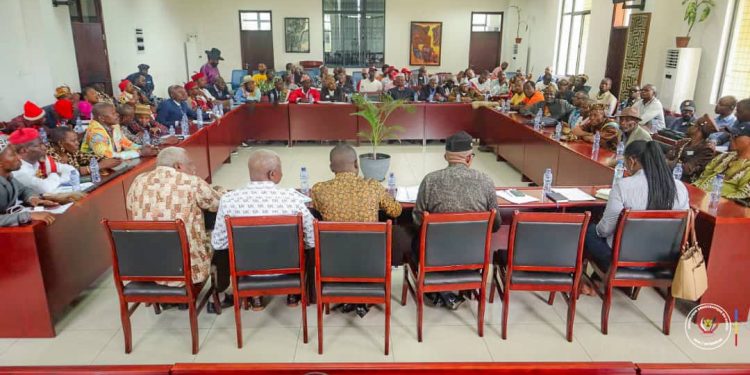 Réconciliation des Communautés Teke et Yaka : La commission ad hoc mise en place a débuté les travaux sous l’œil vigilant du ministre de l’intérieur Peter Kazadi