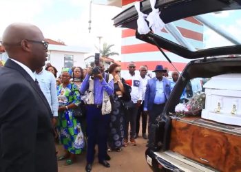 Décès de Yamba Masango Tridon : Le Gouverneur du Haut-Katanga Jacques Kyabula assiste la famille éplorée