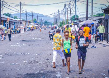 Fortes chaleurs en RDC: la population appelée à consommer plus d’eau pour éviter la déshydratation aigüe (Médecin)