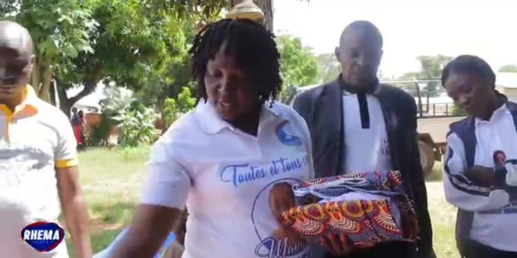 Lualaba : La princesse Dominique Munongo Inamizi vole au secours des sinistrés des pluies diluviennes du village Kalwa à Lubudi