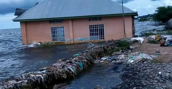 Crue des eaux du Lac Tanganyika : Des inondations signalées dans la ville de Kalemie, la gare centrale totalement submergée