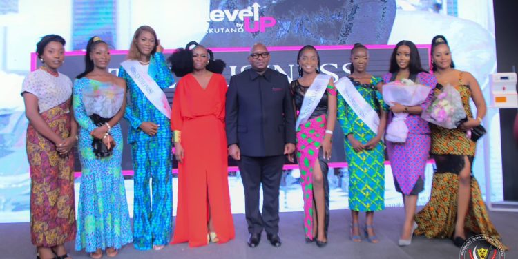 Clôture du mois de la femme : le Premier Ministre Sama Lukonde encourage l’autonomisation de la femme à la soirée de clôture de Level Up Makutano 2024
