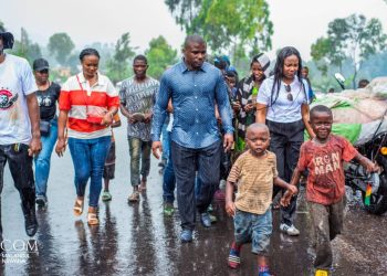 Guerre à l’Est : Le couple Checain Malandji apporte une assistance aux milliers des déplacés du Camp de Kanyaruchinya