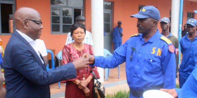 Kasaï-Oriental : Deux bâtiments construits par le service national remis à la sous-division de l’EPST/Mbuji-Mayi 2