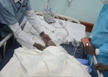 Haut-Katanga : Jacques Kyabula prend en charge les soins médicaux d’un enfant de 3 mois touché par une balle perdue à la tête à Likasi