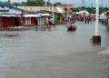 Inondations sévères à Kalemie : la population du quartier DAVE obligée de recourir aux pirogues comme moyen de déplacement