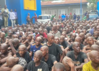 Insécurité à Kinshasa : Près de 350 Kuluna récemment interpellés par la police sont remis officiellement au Service National (Communiqué)
