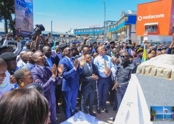 Haut-Katanga : Le Gouverneur Jacques Kyabula érige un monument en mémoire de l’artiste Mufwankolo Wa Lesa