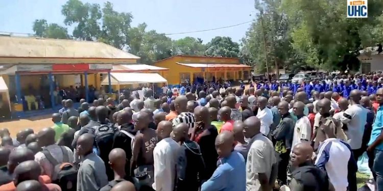 RDC : Près de 600 jeunes volontaires venus du Kasaï-Oriental dont 20 filles, ont rejoint le service national pour une formation paramilitaire à Kaniama Kasese