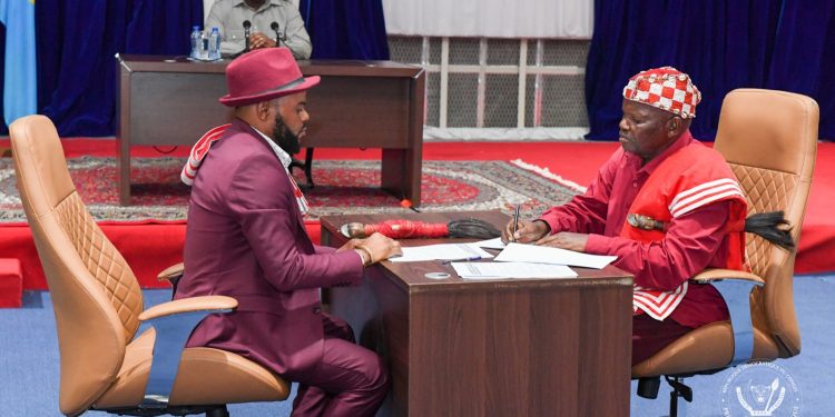 Conflit sanglant Teke-Yaka: Les deux communautés signent un acte d’engagement global pour la paix devant le Chef de l’Etat Félix Tshisekedi