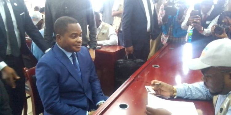 RDC: L’ONIP a octroyé ce vendredi 26 avril la carte d’identité au Président de la Cour constitutionnelle Dieudonné Kamuleta