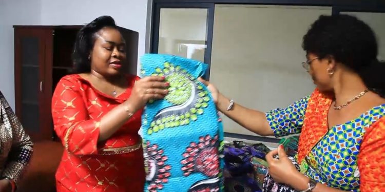 Lubumbashi : sensibilisés par Me Gisèle Ngungua, les femmes Full Gospel apportent leur assistance aux déplacés de l’Est