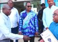 Haut-Katanga: Le ministre provincial de l’intérieur remet au personnel consulaire sud-africain une Jeep volée à Cap Town