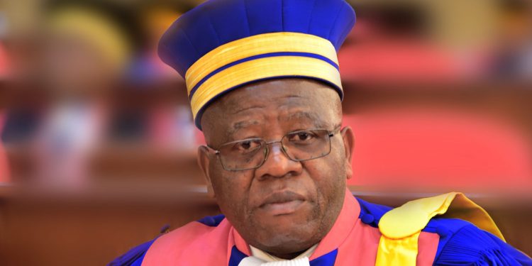 RDC : Le Président de la Cour des Comptes dénonce l’existence d’un réseau mafieux des OPJ et agents des banques impliqués dans le coulage des recettes