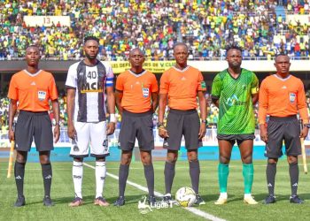 Play-offs/Linafoot-D1 : L’arbitre Martin Mukala et son assistant du match V.Club – Mazembe suspendus pour 6 mois
