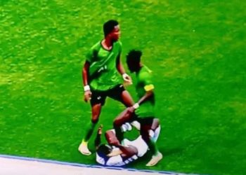 Linafoot-D1/Play-offs : Le capitaine de VClub Djo Issama suspendu pour son geste d’anti sportif contre le joueur de Mazembe Boubakar Hainikoye