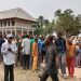 Équateur : Impayés depuis quelques mois, les agents et fonctionnaires de l’État manifestent leur ras-le-bol devant Caritas/ Mbandaka