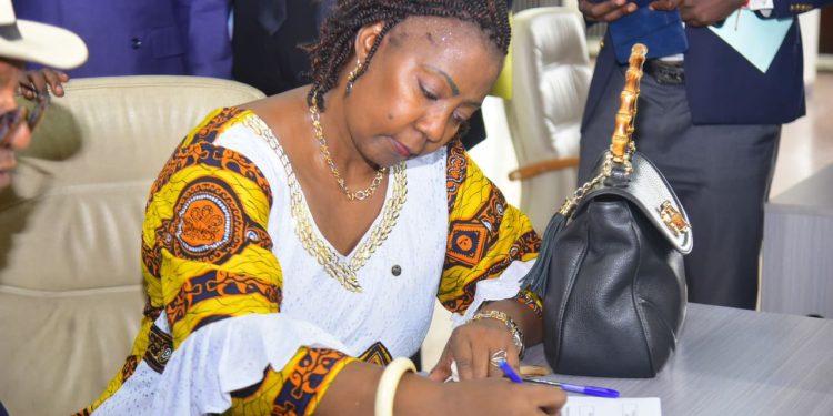 Assemblée nationale : la députée nationale Dominique Munongo Inamizi a déposé sa candidature au poste de rapporteur adjoint