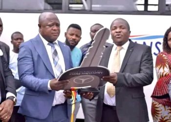 RDC : La société TRANSCO réceptionne 9 nouveaux bus de la marque ‘’Mercedes-Benz’’ fabriqués à Kinshasa par Suprême Automobile