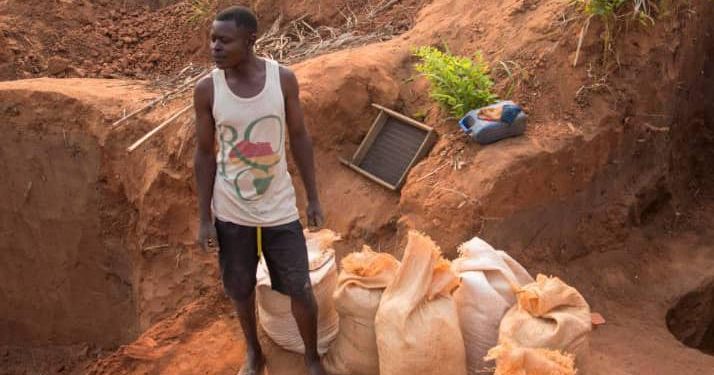Kasaï-Oriental : le maire de la ville Mbuji-Mayi en guerre contre l’exploitation de diamant dans les parcelles résidentielles