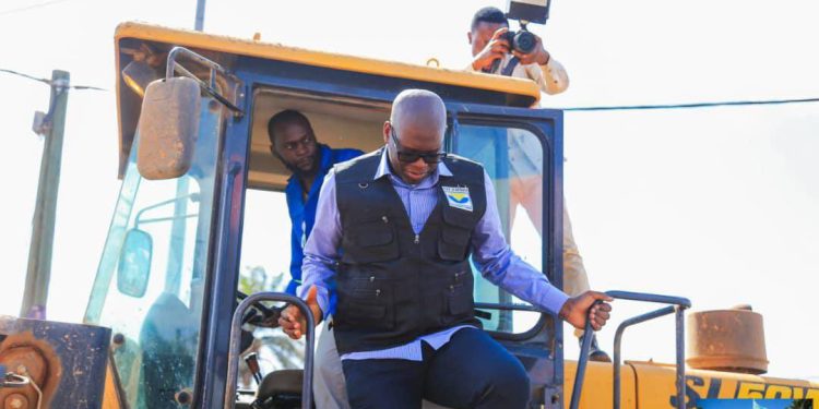 Lubumbashi: Jacques Kyabula a lancé les travaux de réhabilitation des avenues Upemba et Mulongo dans la commune de la Katuba