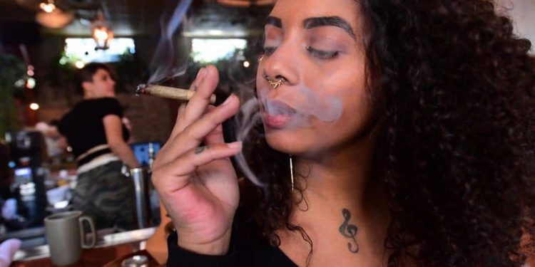 Journée Mondiale Sans Tabac : « fumer pendant la grossesse peut transmettre des pathologies aux enfants nouveaux nés » (OMS)