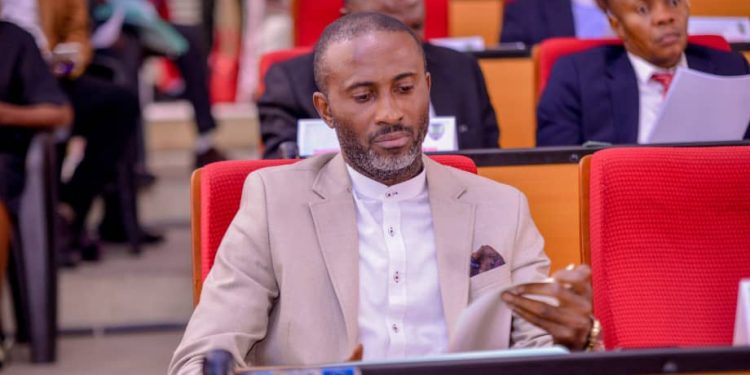 Assemblée provinciale de Kinshasa : Le député Steve Mulumba soupçonne le Directeur Général de la DGRK de mauvaise gestion