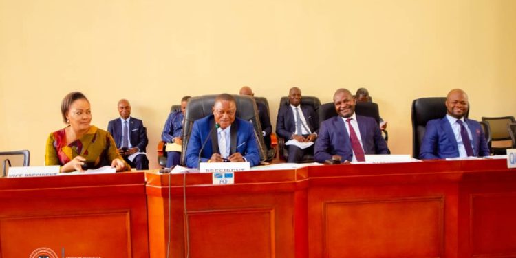 Assemblée provinciale de Kinshasa : Les présidents des groupes parlementaires se penchent sur l’organisation des Commissions permanentes et le Comité des sages