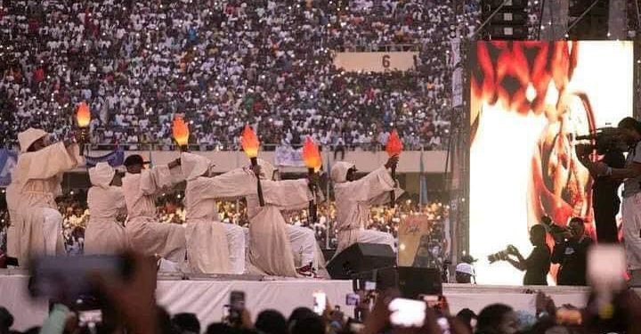 Polémiques autour du concert de Moïse Mbiye au stade des martyrs : l’artiste musicien s’explique enfin