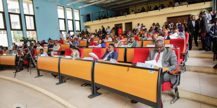 Assemblée provinciale de Kinshasa : Les listes des Commissions Permanentes et du Comité des Sages adoptées par les élus