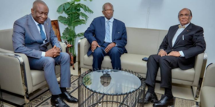 RDC : Le Patriarche Sénateur Jonas MUKAMBA n’a jamais renoncé à son droit de diriger le bureau provisoire du Sénat (Ses avocats)