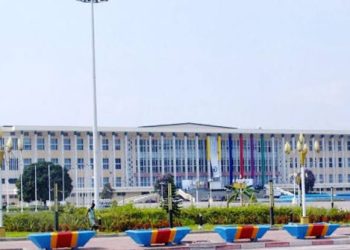 Investiture du gouvernement Suminwa: 5 blessés graves dans les bousculades survenues à l&rsquo;entrée principale du palais du peuple