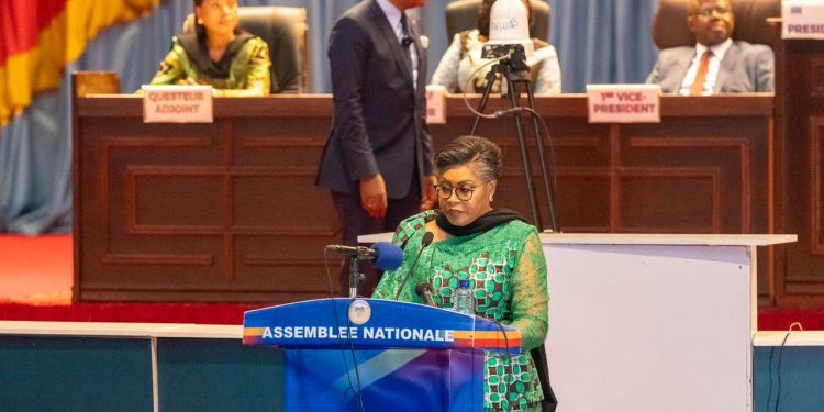 Assemblée nationale : Judith Suminwa apporte son soutien aux 5 blessés graves, victimes des bousculades au palais du peuple