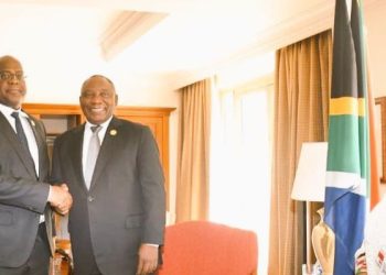 Afrique : Le Président congolais Felix Tshisekedi félicite son homologue sud-africain Cyril Ramaphosa pour sa réélection