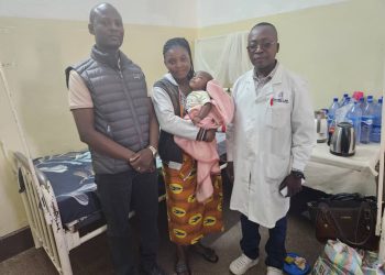 Haut-Katanga : le Gouverneur Jacques Kyabula sauve la vie d’un bébé de 4 mois touché par une balle perdue à Likasi