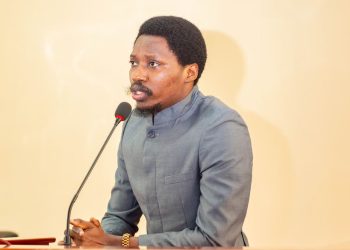 Assemblée provinciale de Kinshasa: Le député MONPLAISIR BOLOKOLOLE alerte sur les conséquences de la consommation des jus en bouteilles plastiques