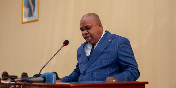 Assemblée provinciale de Kinshasa : un député projette une motion de défiance contre le Directeur Général de la DGRK