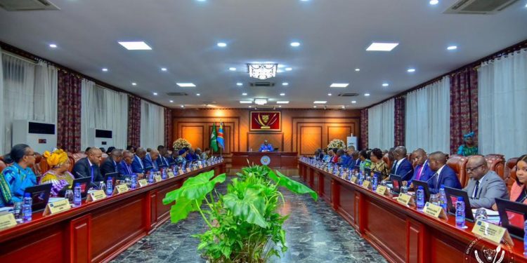 RDC: Felix Tshisekedi instruit le Gouvernement à réévaluer urgemment les mesures de stabilisation du Taux de change prises le 17 Juillet 2023 (Conseil des ministres)
