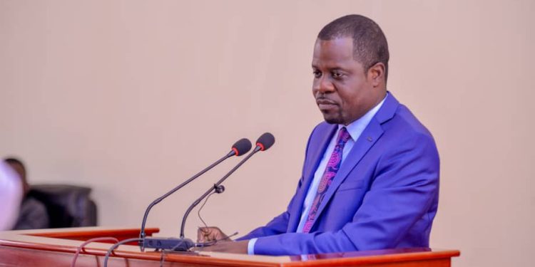 Assemblée provinciale de Kinshasa : Représentant l’initiateur de la motion de défiance contre le directeur général de la DGRK, le député WEMAKOY appelle au respect de procédure
