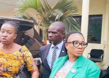 Assemblée provinciale de Kinshasa : Les agents de la DGRK soutiennent la motion de défiance dirigée contre leur Directeur Général Michée MUKASA