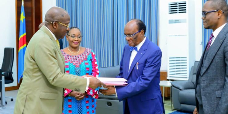 Sénat : La Commission chargée de l’élaboration du Règlement Intérieur a remis officiellement le rapport de ses travaux au bureau d’âge de cette chambre