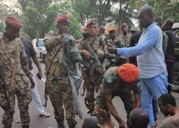 Coup d’État raté en RDC: Le Chef de l’Etat décerne la croix de la bravoure militaire avec une étoile en bronze à deux militaires des FARDC (Liste)