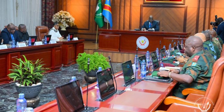 Agression rwandaise: Le Chef de l’État Félix Tshisekedi préside une réunion du conseil supérieur de la défense