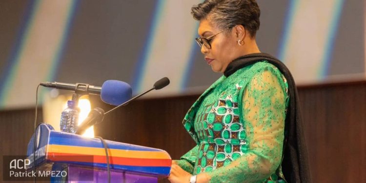 Investiture du gouvernement Suminwa: la première ministre sollicite de l’assemblée nationale un contrôle rigoureux et périodique de son action