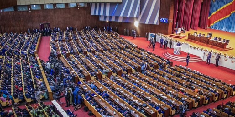 RDC: contrairement aux propos de Vital Kamerhe, l’ODEP confirme à 21.000$ les émoluments des députés nationaux incluant les avantages.