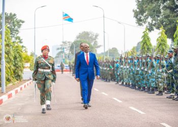 Guerre à l’Est: Le Vice-premier ministre de la Défense GUY MWADIAMVITA appelle les militaires à l’abnégation et à la discipline pour sauvegarder l’intégrité territoriale du pays